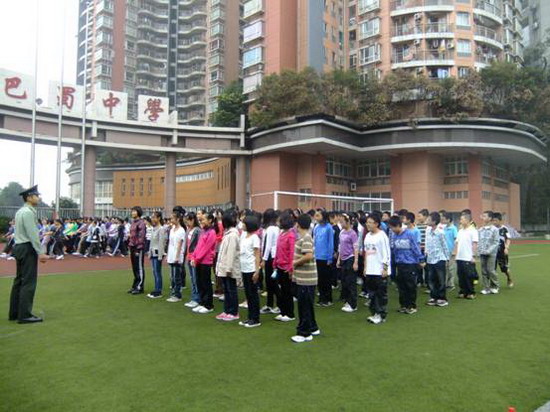 巴蜀中学:初2014级军训掠影和军训标兵