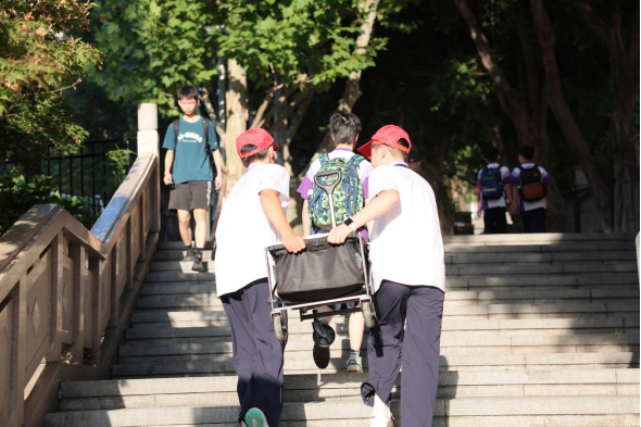 巴蜀中学7-8月工作简报(13篇)(2)8476.png 巴蜀中学7-8月工作简报(13篇)(2)8476.png
